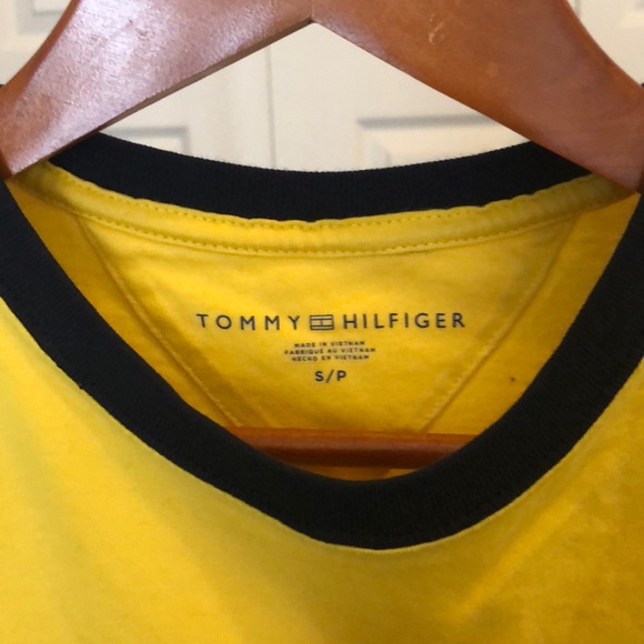 Tommy Hilfiger embroidered ss , navy trim collar - Picture 3 of 4